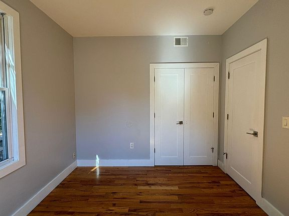4th image of 19 Jewett Ave #2L