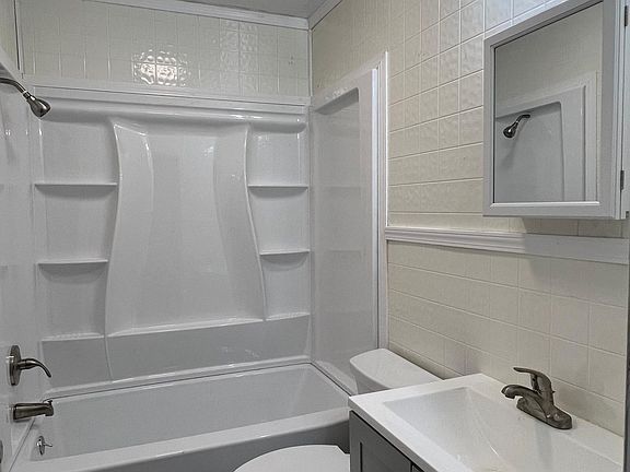 4th image of 133 Hedwig St