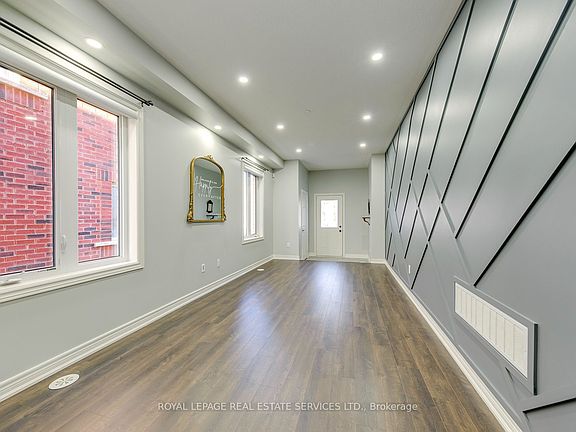 5th image of 486 Silver Maple Rd