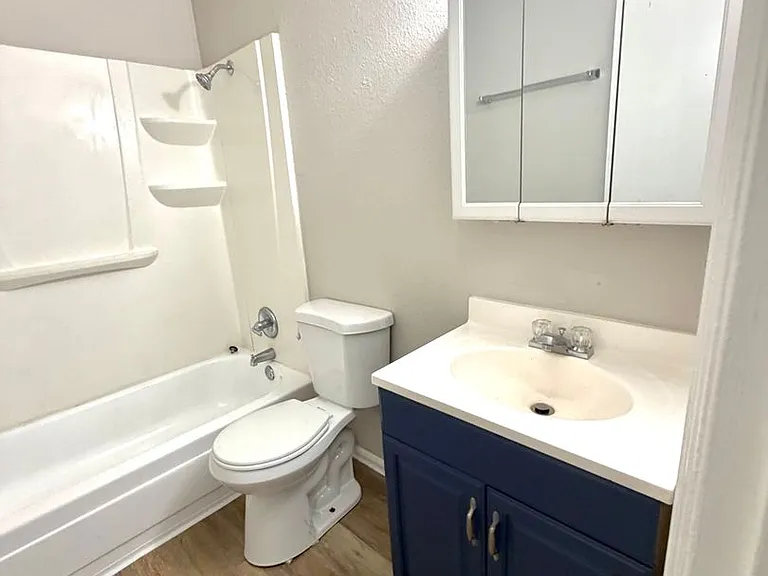 Westwind Apartments — Photo 26