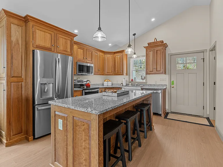 1296 W Shore Dr — Photo 4