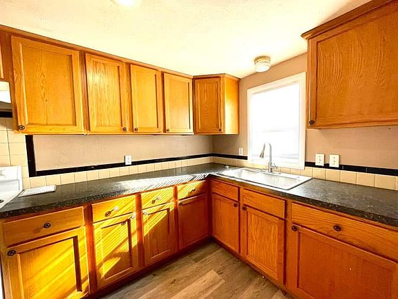 3rd image of 722 B St NW