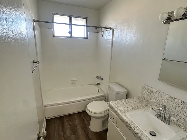 Pampas Lane Apartments — Photo 31