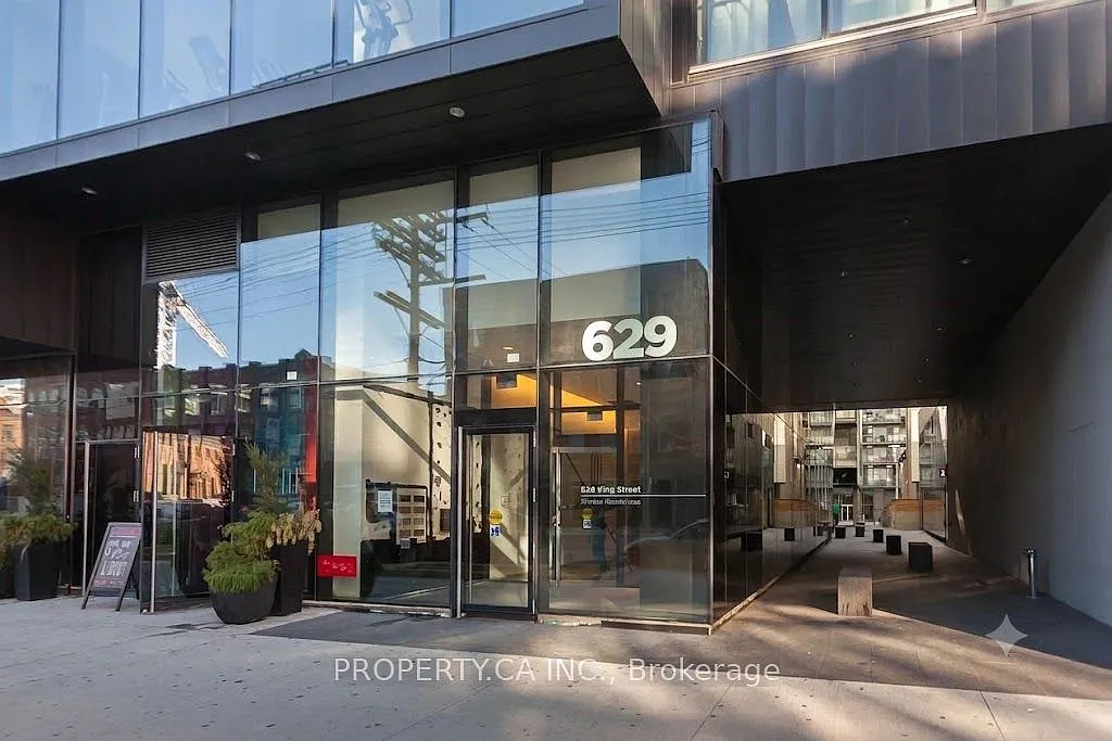 Thompson Residences — Photo 1