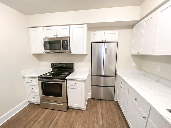 3rd image of 925 11th Ave E #101