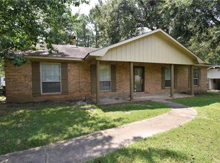240 Mosby Dr, Pineville, LA 71360