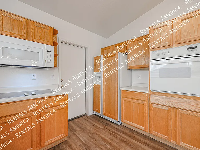 5351 W Saragosa St — Photo 12