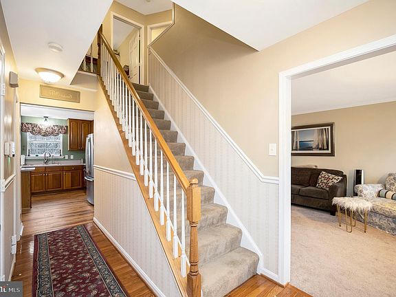 4th image of 5 New Brunswick Ct