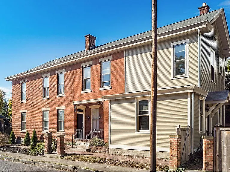 254 E Sycamore St — Photo 2