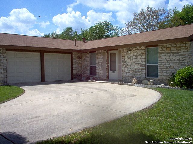 1st image of 225 WHISPERING OAKS ST