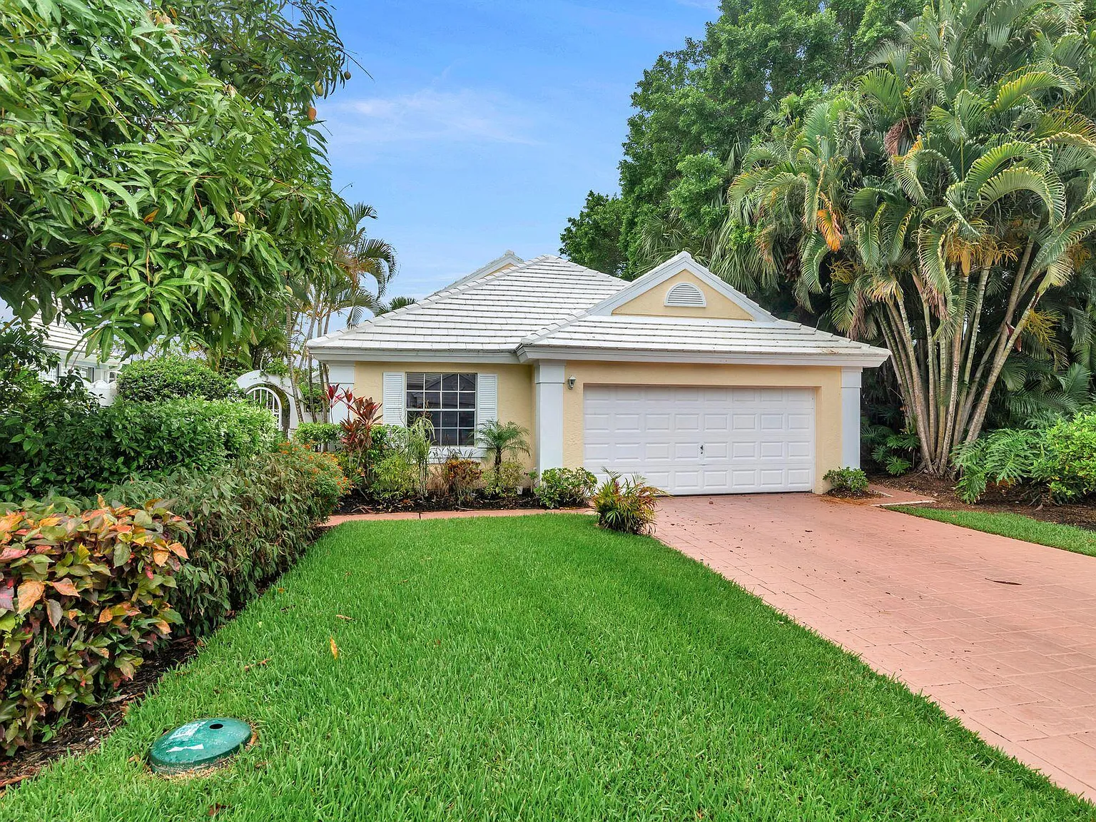 3 bed, 2.0 bath, 1471 sqft, $5,000 — Photo 2
