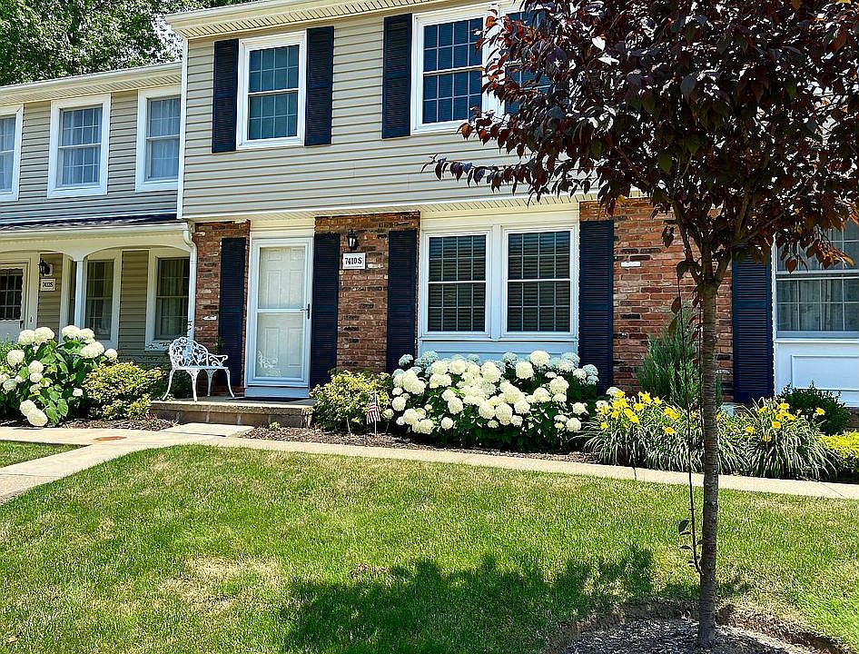1st image of 7410 S Chestnut Commons Dr