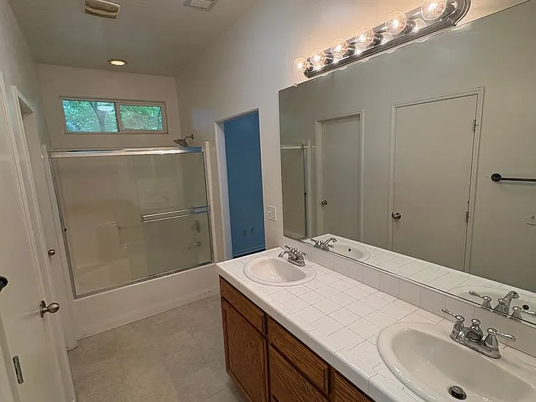 2133 N Denton St — Photo 17