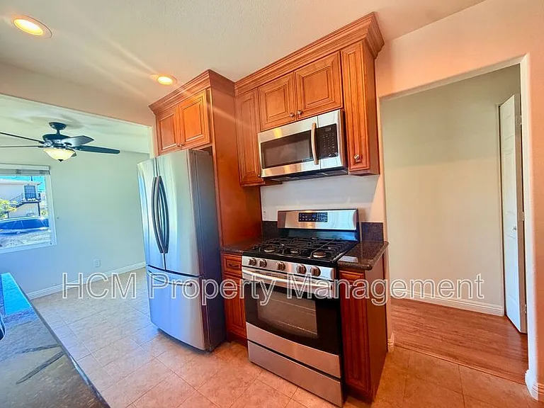922 W 25th St #1 — Photo 10
