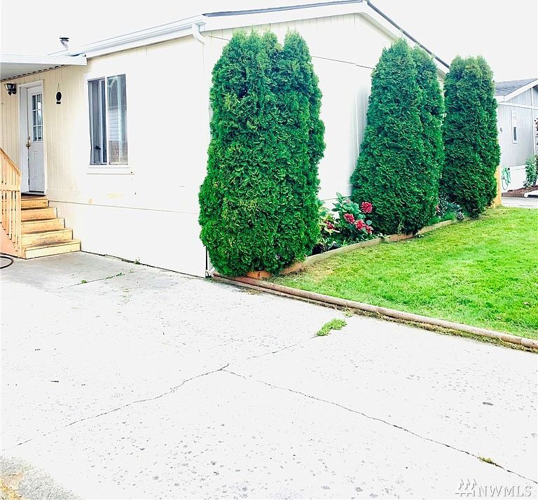 2nd image of 1120 S 25th St Trlr 44