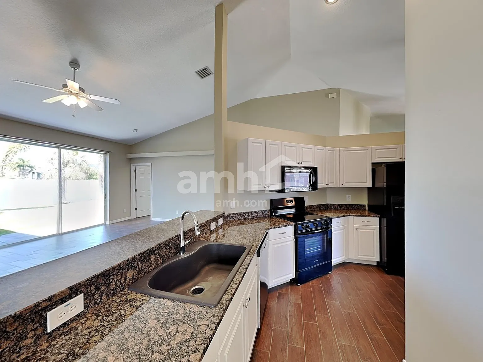 3 bed, 2.0 bath, 1787 sqft, $2,655 — Photo 3