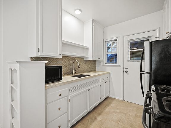 4th image of 901 21st St APT 1