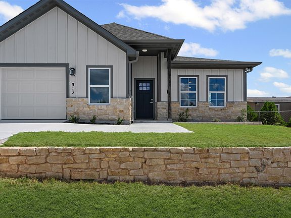 3rd image of 913 Pease River Dr