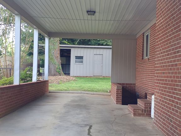 5th image of 320 Idlewild Dr