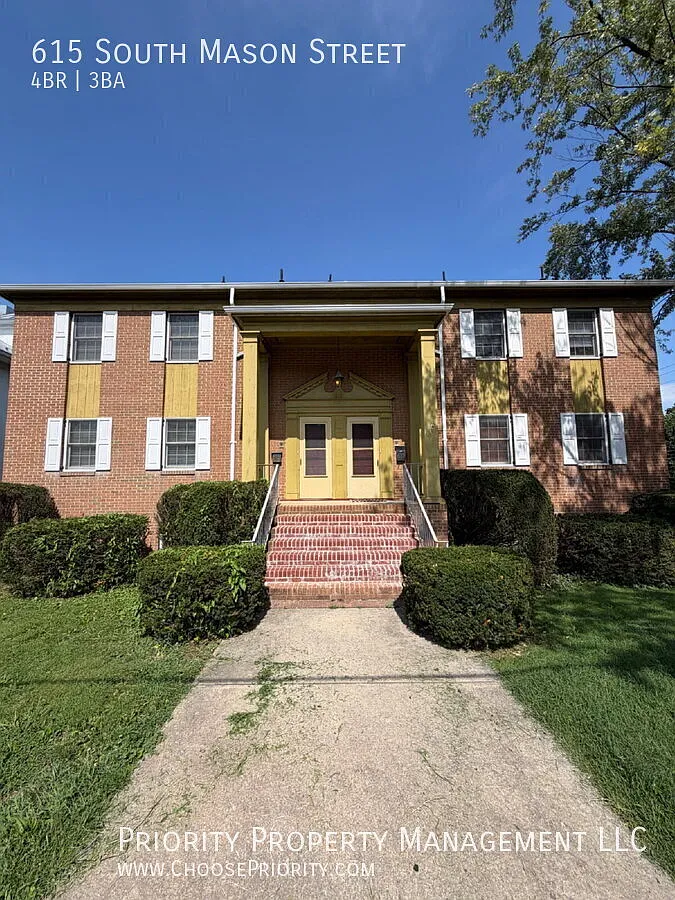 Newly Renovated 3-Story Home in Harrisonburg — Photo 1
