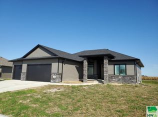 504 Kingston Cir, Sergeant Bluff, IA 51054