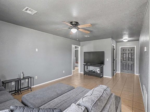4th image of 809 NW 18th St