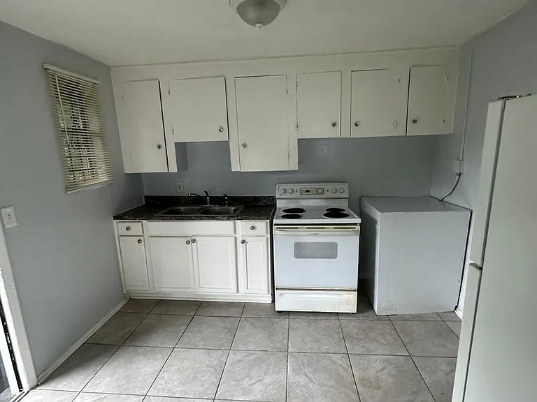 1364 Harrison St — Photo 11