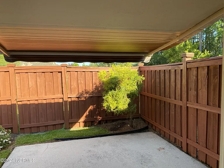 411 Avenshire Ct — Photo 31