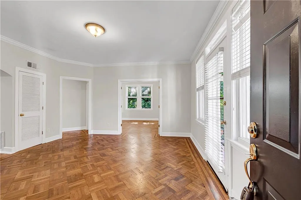 2 bed, 1.0 bath, 928 sqft, $2,300 — Photo 1