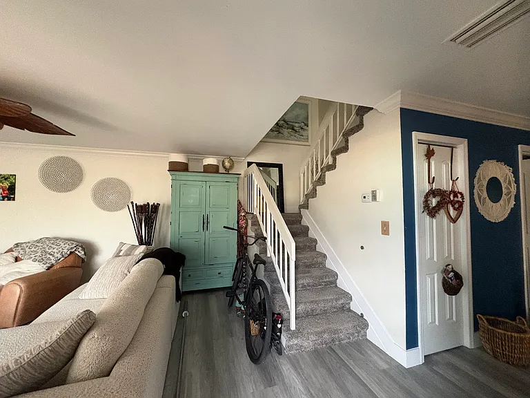 180 Lake Point Ln #180 — Photo 4