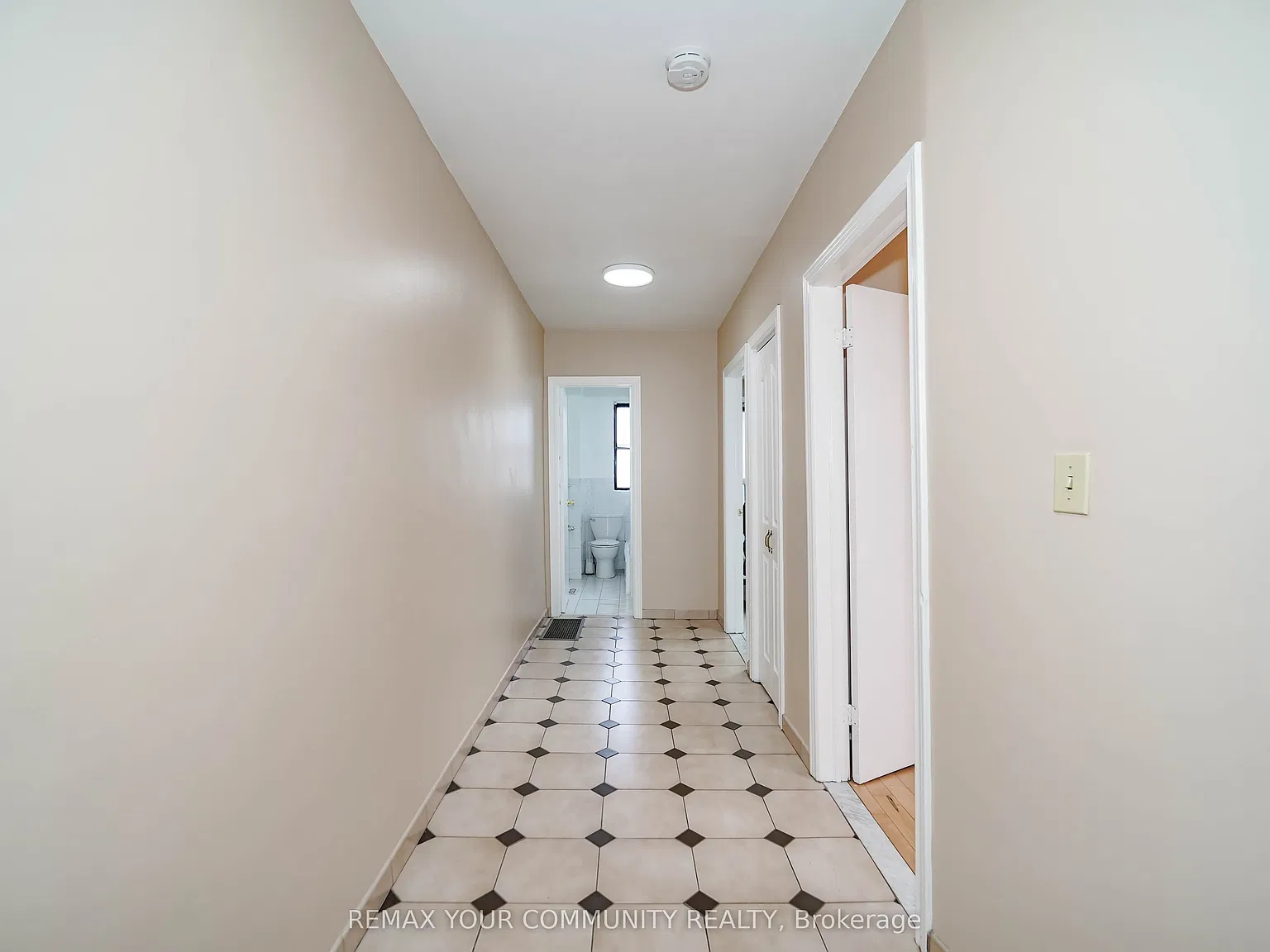 1378 Danforth Ave — Photo 4