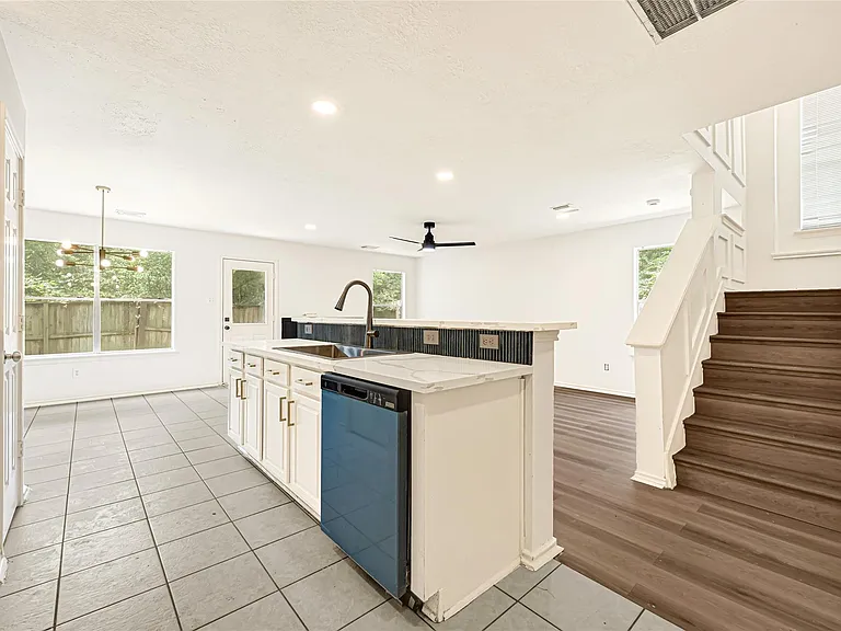 146 S Walden Elms Cir — Photo 12