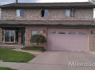 21519 Downing St, Saint Clair Shores, MI 48080