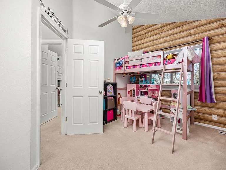 387 Oak Ln — Photo 2