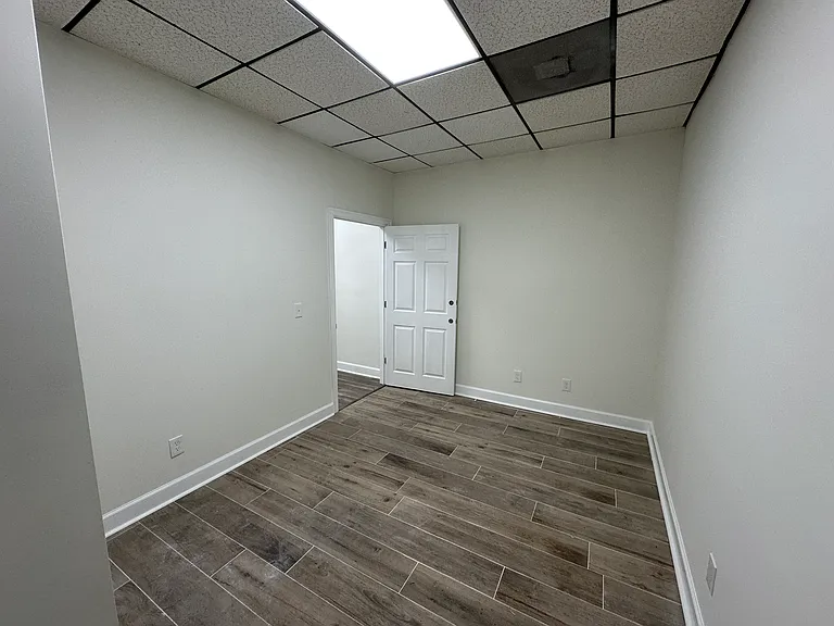 4111 Wall St #B — Photo 29