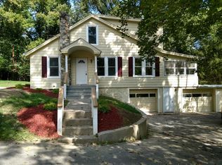 40 Rochdale Rd, Poughkeepsie, NY 12603