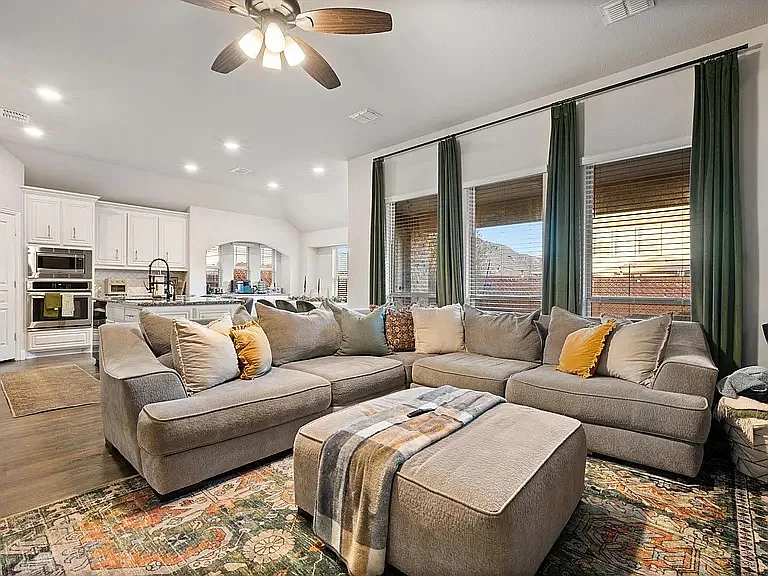 532 Tierra Vista Way — Photo 3
