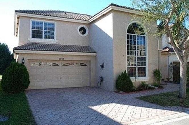 1st image of 1020 NW 117th Ave