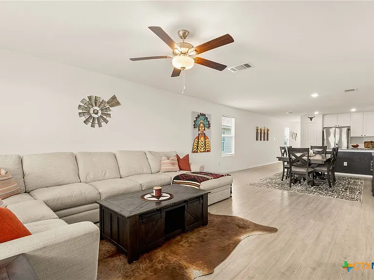 9129 Navarro Vis — Photo 15