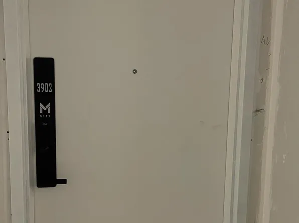 3900 Confederation Pkwy #3902, Mississauga, ON L5B 0M3
