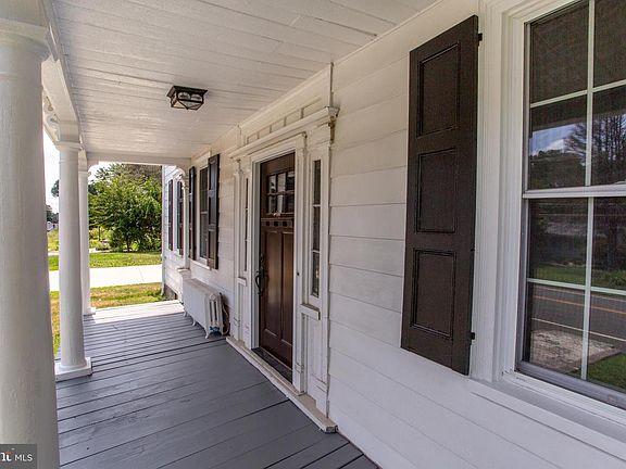 4th image of 173 Old Cranbury Rd