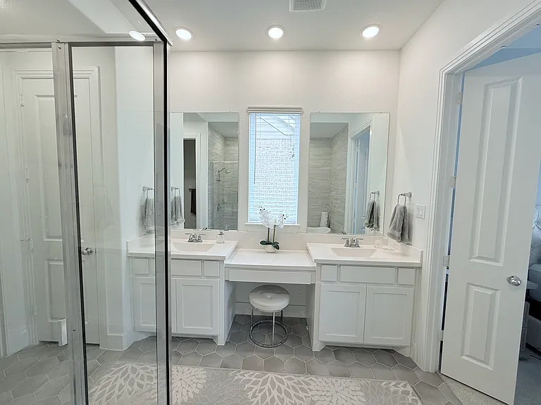 1712 Homestead Way — Photo 4