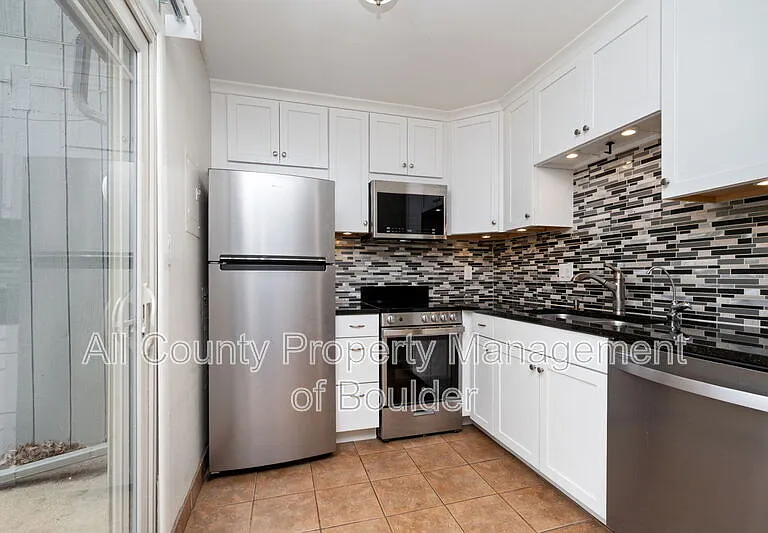 800 W Moorhead Cir #C — Photo 9