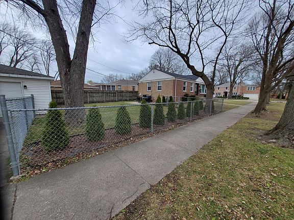 4th image of 801 Laramie Ave