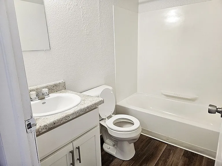 Waverly Park Apartments — Photo 13