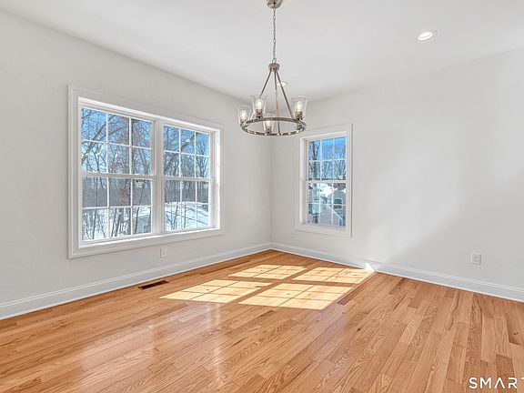 5th image of 28 Hunting Ridge Road