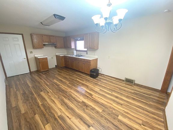 4th image of 1709 Fairchild St