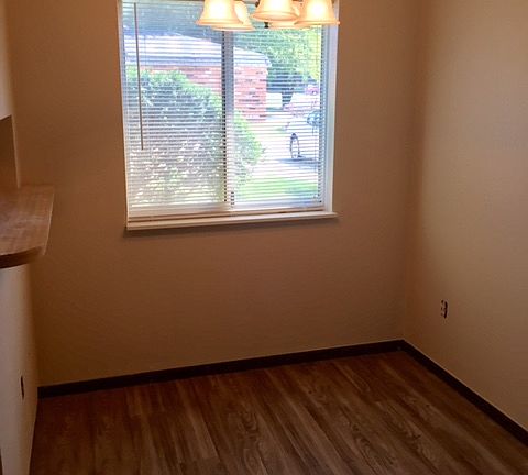 4th image of 3436 W Richwoods Blvd