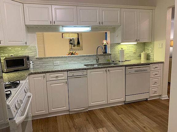 5th image of 904 Charnell Dr APT 101