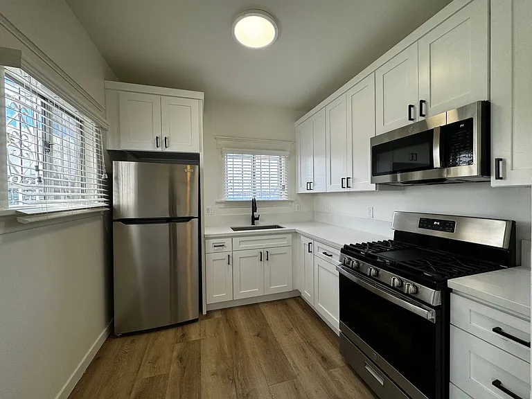 3855 Flower Dr — Photo 2